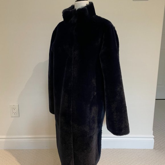Luxurious Velvet by Graham and Spencer Faux Fur Coat - Reversible - Picture 3 of 10